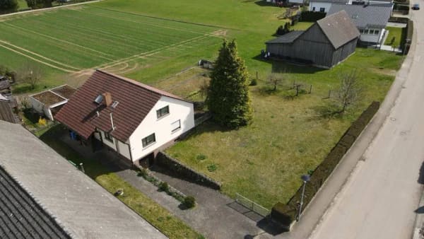 Immobilie in Bernstadt - Freistehendes 1-FH mit großzügigem Grundstück in Bernstadt - bei Ulm - Bild 0