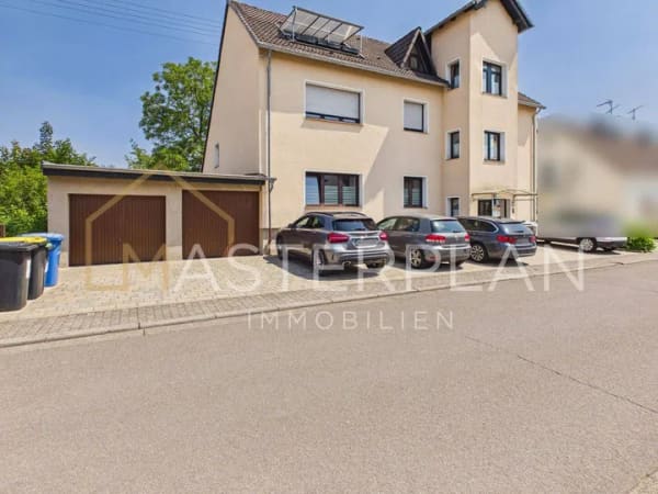 Immobilie in Überherrn - Unterfelsberg: Freistehendes Dreifamilienhaus mit 2 Garagen - Bild 0