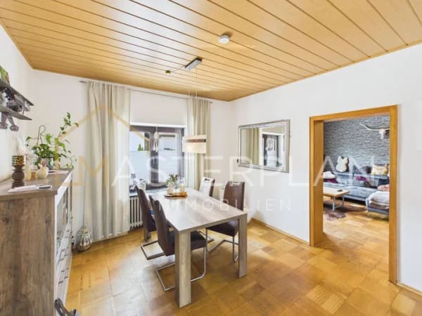 Immobilie in Überherrn - Unterfelsberg: Freistehendes Dreifamilienhaus mit 2 Garagen - Bild 2