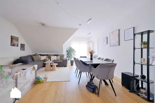 Immobilie in Speichersdorf - Charmante Dachgeschosswohnung mit Balkon – eine attraktive Gelegenheit! - Bild 0