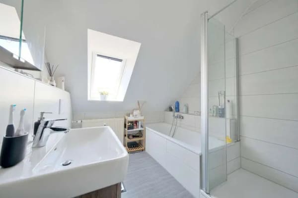 Immobilie in Speichersdorf - Charmante Dachgeschosswohnung mit Balkon – eine attraktive Gelegenheit! - Bild 4