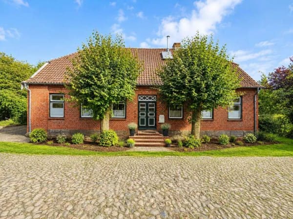 Immobilie in Wangels - Ländliche Eleganz nahe der Ostsee Gepflegtes Rotklinkerhaus in Barensdorf - Bild 0