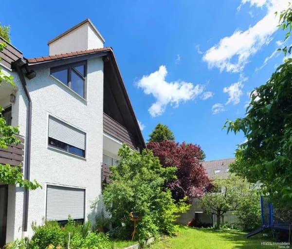 Immobilie in Eichenau - Ausblick ins Grüne – Super Architektur – Große 3 Zimmer-DG-Wohnung mit 2 Loggien u. offenem Giebeln - Bild 1