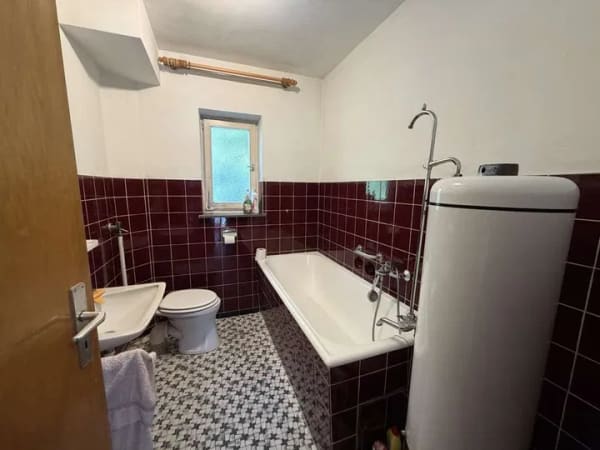 Immobilie in Haundorf - Ein Zuhause mit Perspektive – Viel Platz für Familie, Generationen oder Vermietung - Bild 2