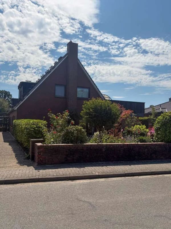 Immobilie in Osterrönfeld - Frei werdend: Doppelhaushälfte mit 2 getrennten Wohneinheiten, Carport, Dachterrasse, Wintergarten - Bild 0