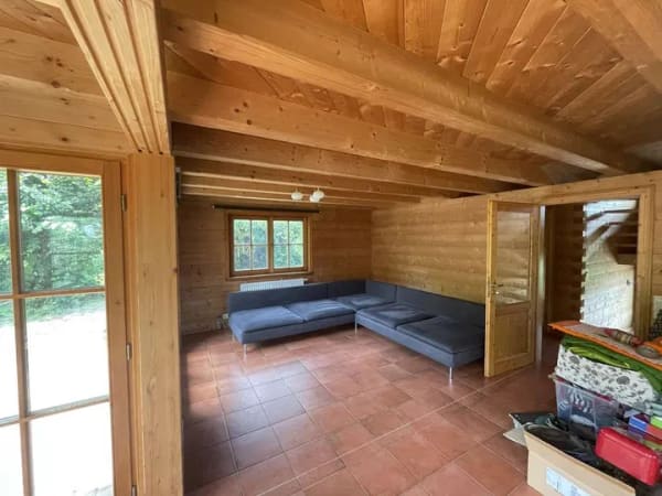 Immobilie in Maierhöfen - Vielseitiges Vollholzhaus in Maierhöfen – ruhige Sackgassenlage, 4 Schlafzimmer, integrierte Garage, - Bild 4