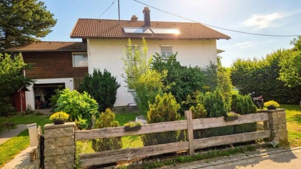 Immobilie in Unterthingau - Flexibel wohnen: Einfamilienhaus mit unverbaubarer Aussicht ins Grüne - Bild 0