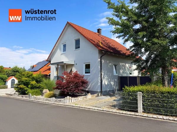 Immobilie in Donnersdorf - Ein Zuhause zum Wohlfühlen - Gepflegtes Einfamilienhaus mit Gartenidylle und vielseitigen Nebengebäuden - Bild 1