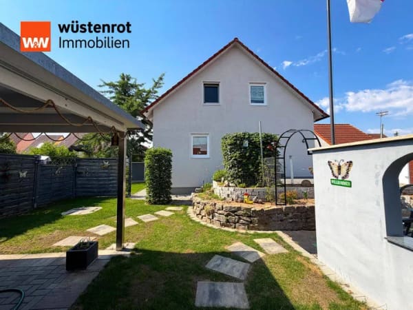 Immobilie in Donnersdorf - Ein Zuhause zum Wohlfühlen - Gepflegtes Einfamilienhaus mit Gartenidylle und vielseitigen Nebengebäuden - Bild 2
