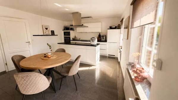 Immobilie in Hückelhoven - Stilvolles Zweifamilienhaus mit schönem Innenhof und großzügiger Werkstatt in Hückelhoven-Hilfarth - Bild 4