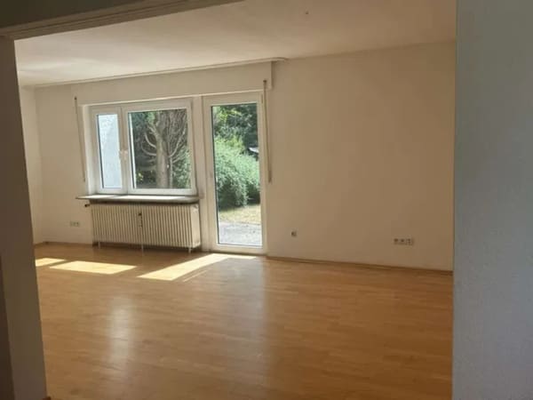 Immobilie in Eningen unter Achalm - Lichtdurchflutetes Familienglück: einladende DHH mit Wohnfühlgarantie, bezugsfrei, Eningen u.A. - Bild 2