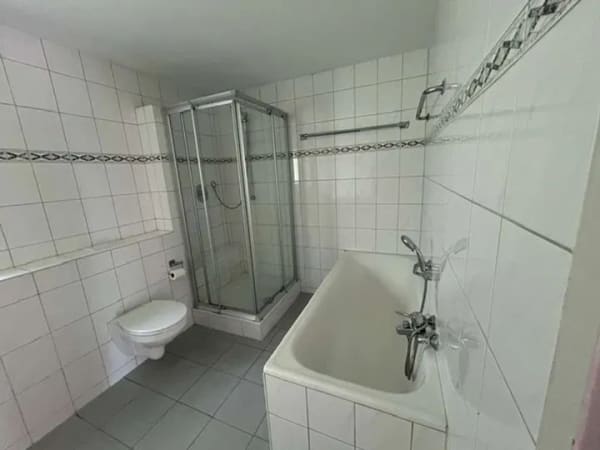Immobilie in Eningen unter Achalm - Lichtdurchflutetes Familienglück: einladende DHH mit Wohnfühlgarantie, bezugsfrei, Eningen u.A. - Bild 3