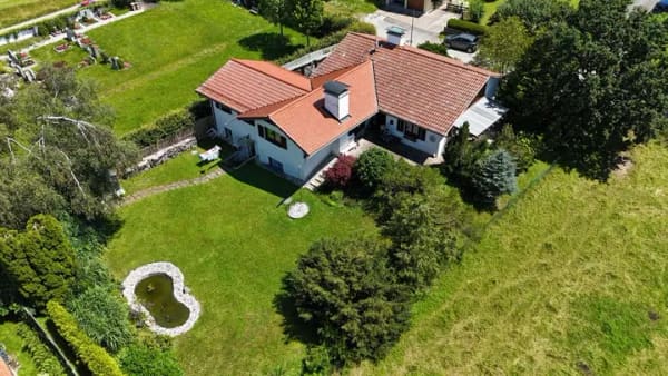 Immobilie in Riegsee - Herrlich ruhige Lage in Riegsee: Bungalow mit ELW auf sonnigem Grundstück - Bild 1