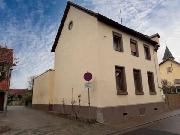 Immobilie in Nack - 
Renovierungsbedürftiges Einfamilienhaus in guter Lage von Nack - Bild 1