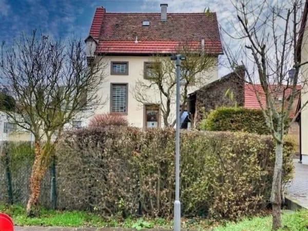 Immobilie in Nack - 
Renovierungsbedürftiges Einfamilienhaus in guter Lage von Nack - Bild 2