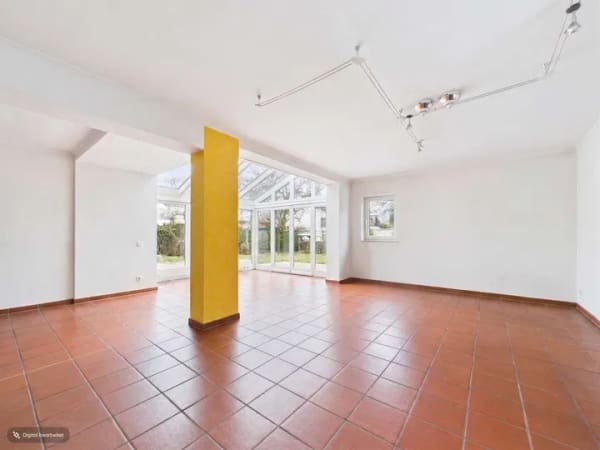Immobilie in Altdorf bei Nürnberg - Bungalow in bester Lage Altdorfs, eingebettet in viel Grün und mit vielseitigen Ausbaumöglichkeiten! - Bild 1