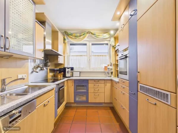 Immobilie in Altdorf bei Nürnberg - Bungalow in bester Lage Altdorfs, eingebettet in viel Grün und mit vielseitigen Ausbaumöglichkeiten! - Bild 3