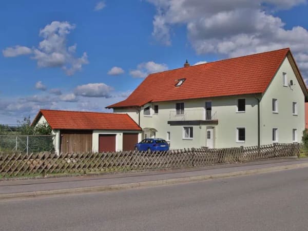 Immobilie in Schwandorf - Viel Platz für neue Wohnideen: Zweifamilienhaus mit vielfältigen Möglichkeiten - Bild 0