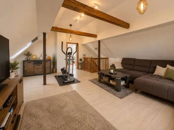 Immobilie in Schwandorf - Viel Platz für neue Wohnideen: Zweifamilienhaus mit vielfältigen Möglichkeiten - Bild 2