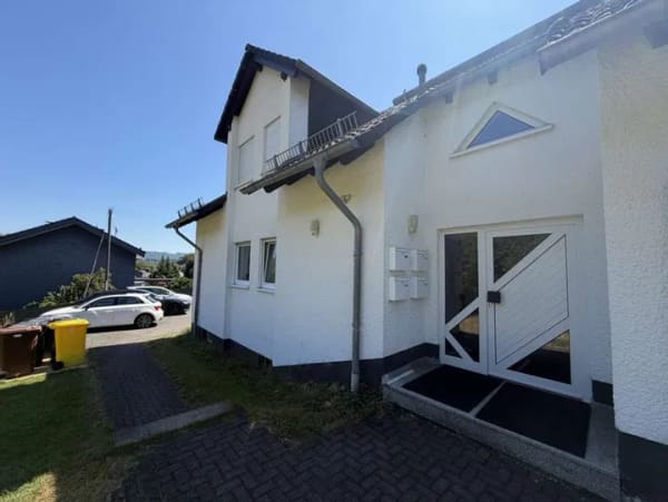 Immobilie in Hilchenbach - Vermietete 3 ZKB Wohnung in einem sehr gepflegtem Objekt in ruhiger Lage von Hilchenbach. - Bild 2