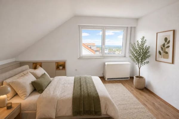 Immobilie in Esslingen am Neckar - kompakte Dachgeschoss-Wohnung mit Charme und Entwicklungsperspektive - Bild 2