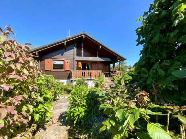Immobilie in Neuheilenbach - Außergewöhnliches Einfamilienhaus im klassischen Tirolia Blockhausstil - Naturnahes Wohnen auf 1.346 m2 Traumgrundstück. Dieses Holzblockhaus vereint  - Bild 0