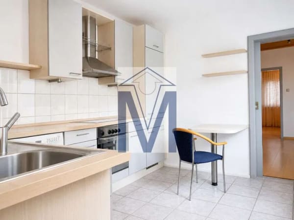 Immobilie in Neulußheim - Vielseitiges Zweifamilienhaus mit Innenhof, Garage, PV-Anlage und neuem Dach - Bild 2