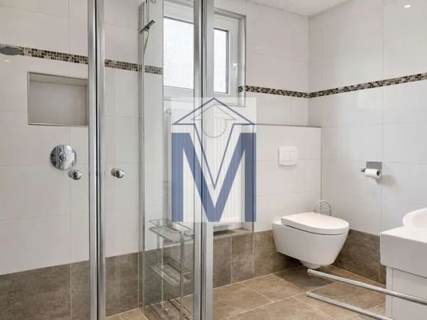 Immobilie in Neulußheim - Vielseitiges Zweifamilienhaus mit Innenhof, Garage, PV-Anlage und neuem Dach - Bild 3