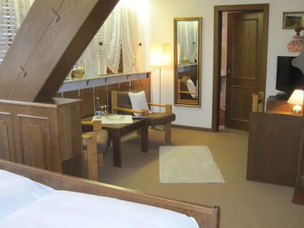 Immobilie in Bad Rippoldsau-Schapbach - Atelier, Veranstaltungen, Großfamilie, Tagesstätte, Schulungen, bed and breakfast,  u.v.m. - Bild 1