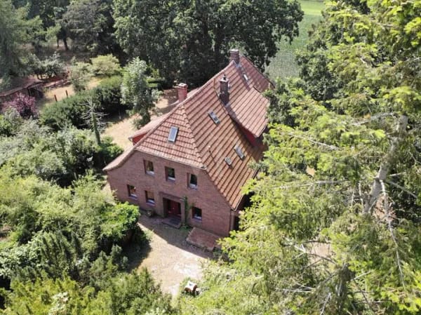 Immobilie in Wardenburg - Großzügiges Wohnhaus auf weitläufigem Grundstück in naturnaher Ortsrandlage von Wardenburg - Bild 0