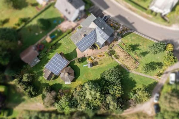 Immobilie in Nannhausen - Gepflegtes Ein- bis Zweifamilienhaus mit PV-Anlage auf großem Grundstück in Ortsrandlage - Bild 1