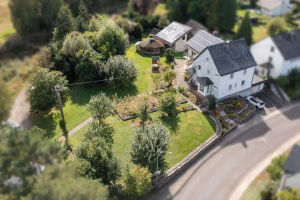 Immobilie in Nannhausen - Gepflegtes Ein- bis Zweifamilienhaus mit PV-Anlage auf großem Grundstück in Ortsrandlage - Bild 2