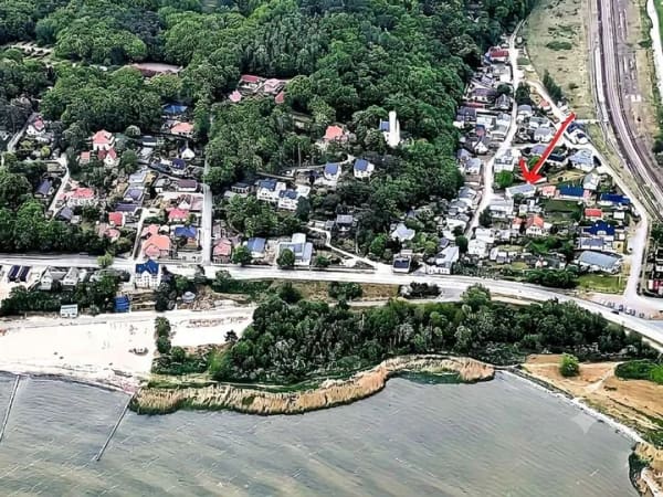 Immobilie in Bergen auf Rügen - [PROVISIONSFREI]    Durchdachte Architektur am Wasser: Das Haus der Möglichkeiten in Lietzow (Rügen) - Bild 1