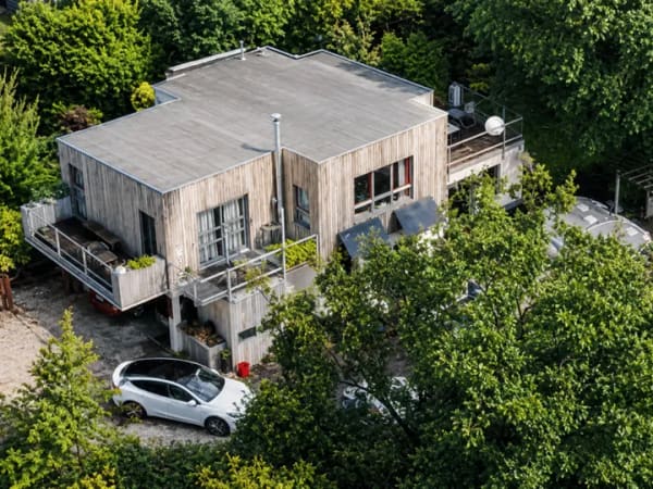Immobilie in Schwarz - Architektenhaus mit traumhaftem Seeblick - Bild 0