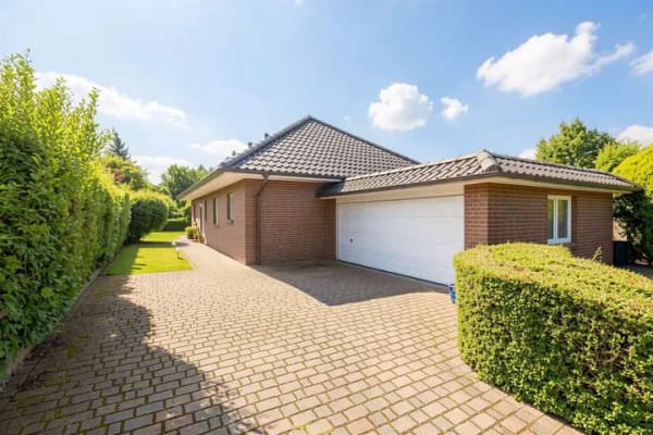 Immobilie in Nottensdorf - Gepflegtes Einfamilienhaus mit Ausbaureserve und Doppelgarage in ruhiger Wohnlage - Bild 0
