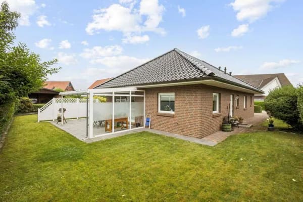 Immobilie in Nottensdorf - Gepflegtes Einfamilienhaus mit Ausbaureserve und Doppelgarage in ruhiger Wohnlage - Bild 1