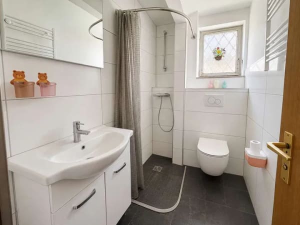 Immobilie in Besigheim - Seltene Gelegenheit - zwei Wohnungen zum Verkauf in 3-Familienhaus - Bild 2