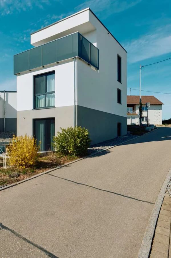 Immobilie in Frittlingen - Modernes Wohnen neu definiert – exklusives Haus mit Dachterrasse - Bild 1
