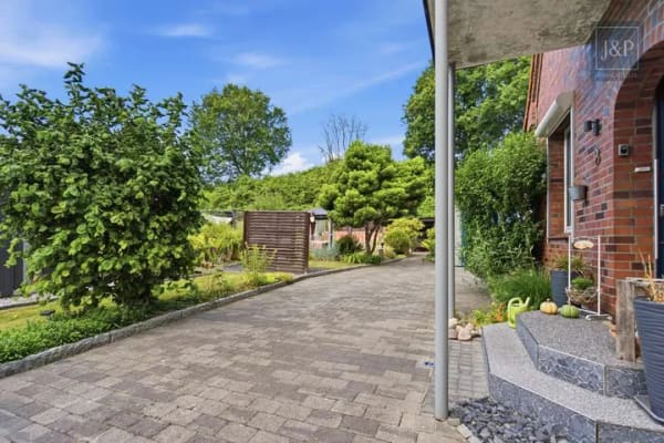 Immobilie in Burg (Dithmarschen) - Großzügiger Garten: Modernisiertes Wohnjuwel zum Einzug bereit - Bild 2