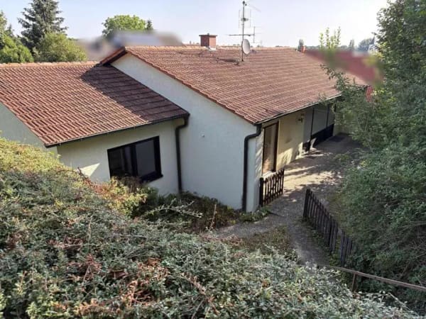 Immobilie in Billigheim-Ingenheim - EFH mit zwei Garagen und schönem Gartenbereich - Bild 1