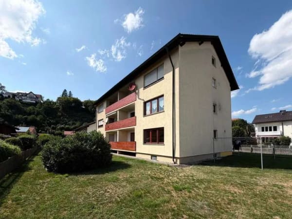 Immobilie in Altenmarkt an der Alz - Sofort zum Einzug bereit - sonniger Balkon und Garten - Bild 1