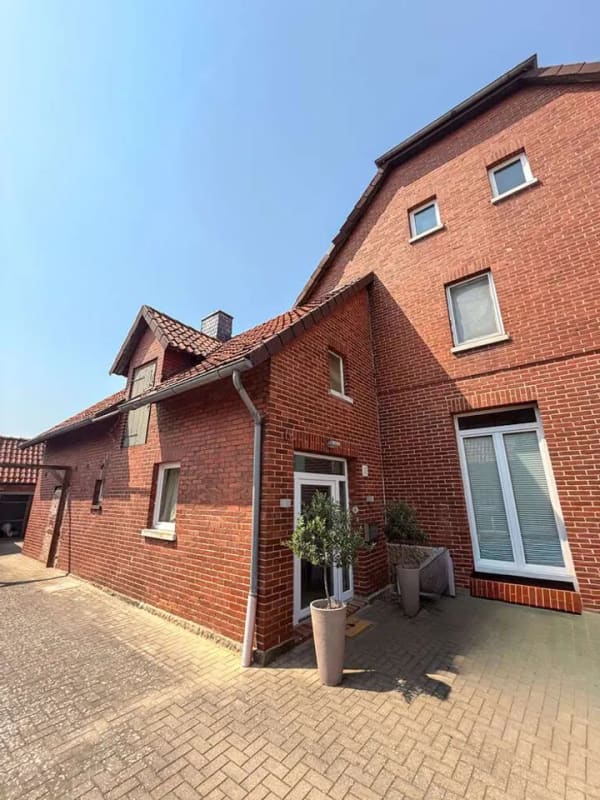 Immobilie in Seggebruch - Modernisiertes Einfamilienhaus mit 8 Zimmern, Pool, Kamin & Garten in Seggebruch (ohne Provision) - Bild 1