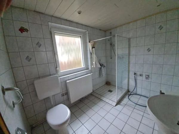 Immobilie in Rollshausen - Wohnhaus-Scheune und Stall in Rollshausen - Bild 1