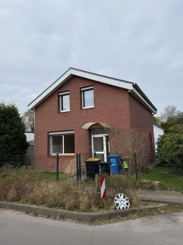 Immobilie in Heidgraben - Zweifamilienhaus mit 3 Garagen - Bild 0