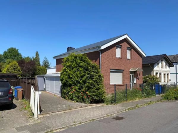 Immobilie in Heidgraben - Zweifamilienhaus mit 3 Garagen - Bild 1