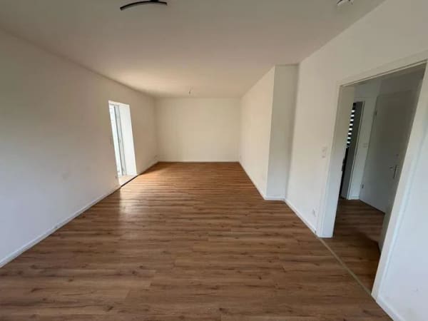 Immobilie in Heidgraben - Zweifamilienhaus mit 3 Garagen - Bild 3