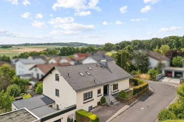 Immobilie in Hadamar - Großzügiges Einfamilienhaus mit Einliegerwohnung in bevorzugter, familienfreundlicher Wohnlage - Bild 2