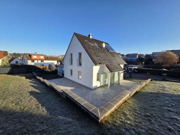 Immobilie in Gerach - 🏡 Massives Einfamilienhaus in Bestlage - modern, ruhig, sofort bezugsfrei - Bild 1