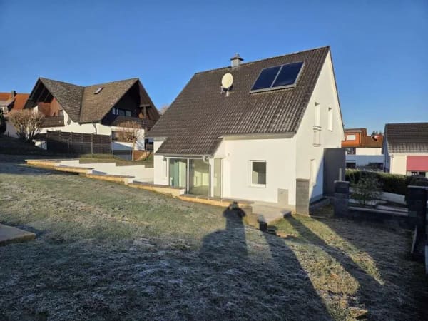 Immobilie in Gerach - 🏡 Massives Einfamilienhaus in Bestlage - modern, ruhig, sofort bezugsfrei - Bild 2