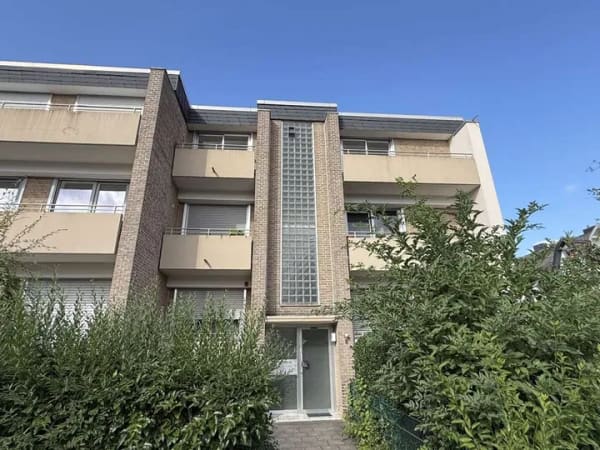 Immobilie in Düren - Großzügige 4-Zimmer-Eigentumswohnung mit drei Loggien und Garage in Düren-Gürzenich - Bild 0